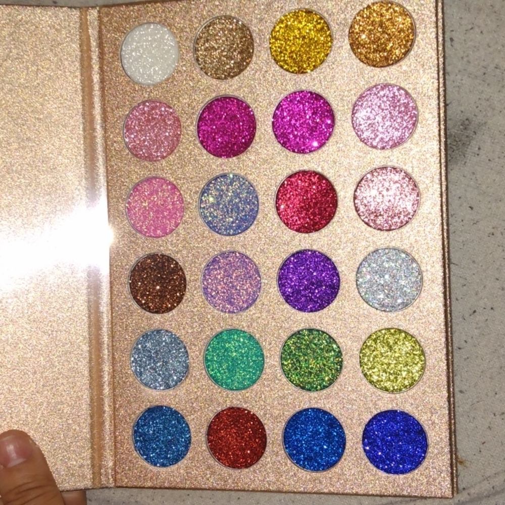 Kara beauty Galaxy palette